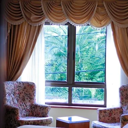 Leyton Hotel 2*